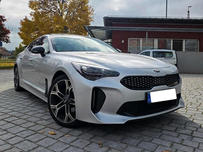 Weiß Gebraucht 2019 Kia Stinger GT-Line Kleinwagen | 22.700 € - Bild 1/4