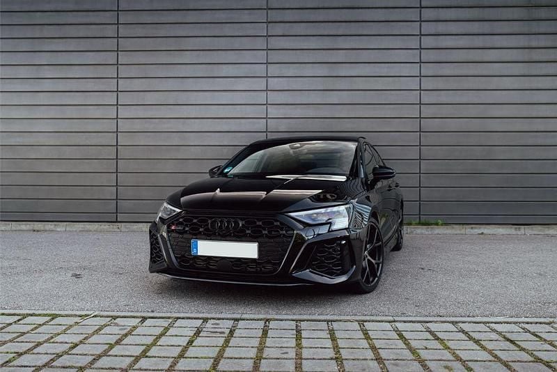 Schwarz Gebraucht 2024 Audi RS3 Sport Kleinwagen | 53.400 € (Superpreis) - Bild 1/4