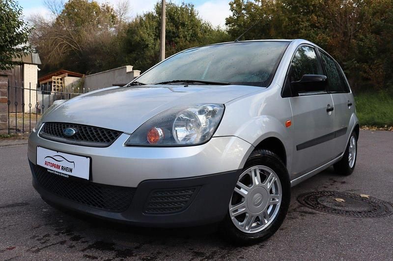 Silber Gebraucht 2005 Ford Fiesta Ambiente Kleinwagen | 2.890 € (Teuer) - Bild 1/4