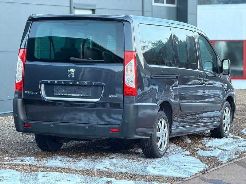 Gebraucht Peugeot TePee Active 128 PS (94 kW) 2011 Schwarz Van / Kleinbus