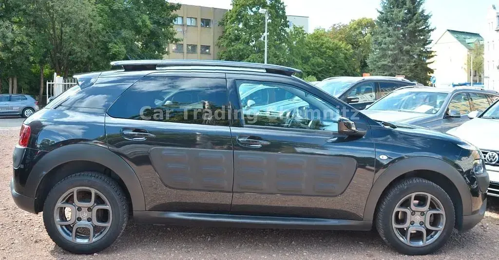 Używany Citroën C4 Shine 82 KM (60 kW) 2017 Czarny SUV