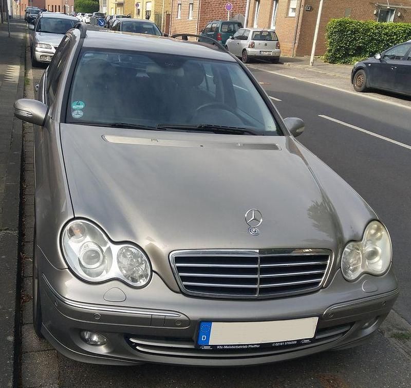Silber Gebraucht 2005 Mercedes C180 Avantgarde Kombi | 1.950 € (Fairer Preis) - Bild 1/4