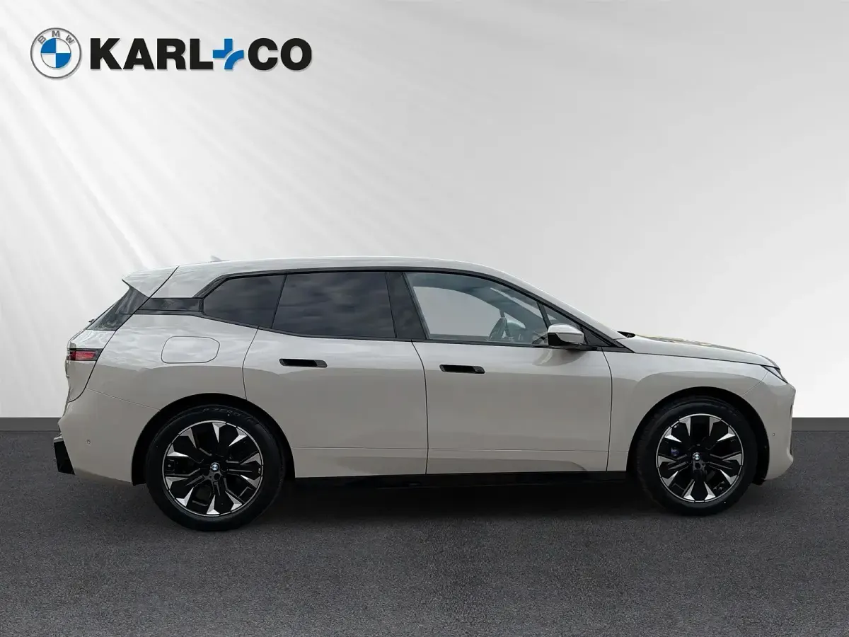 Gebraucht BMW iX M Sport 300 kW (408 PS) 2025 Beige SUV