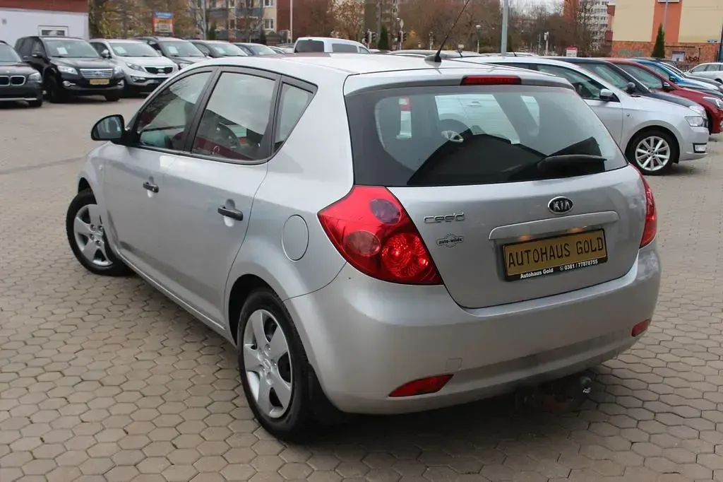 Gebraucht Kia Ceed 109 PS (80 kW) 2009 Silber Kleinwagen