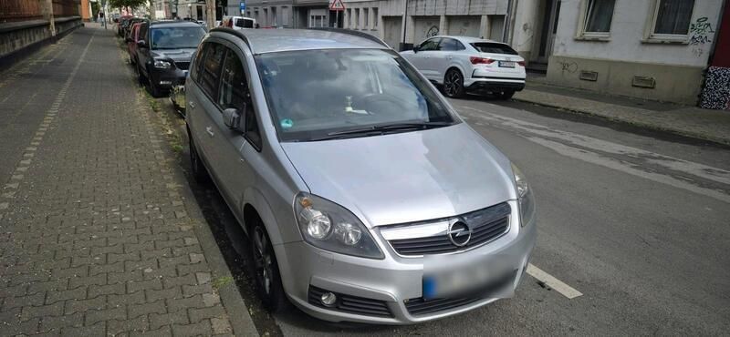 Silber Gebraucht 2006 Opel Zafira Van / Kleinbus | 2.000 € - Bild 1/4
