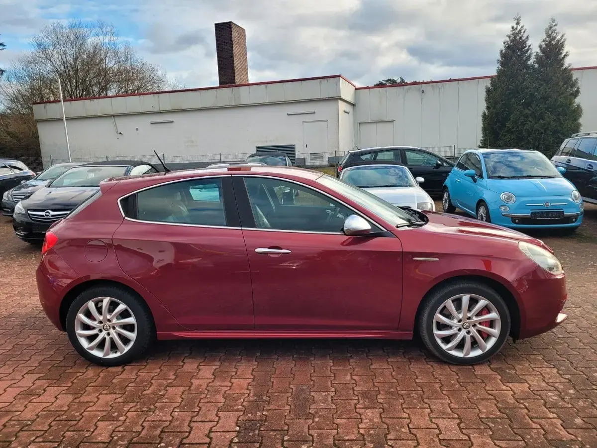 Gebraucht Alfa Romeo Giulietta Turismo 170 PS (125 kW) 2012 Rot Limousine
