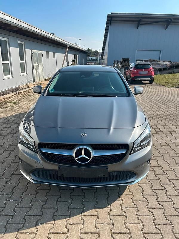 Gebraucht Mercedes CLA180 122 PS (89 kW) 2018 Grau Limousine