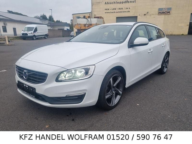 Weiß Gebraucht 2017 Volvo V60 Business Edition Kombi | 8.290 € (Fairer Preis) - Bild 1/2