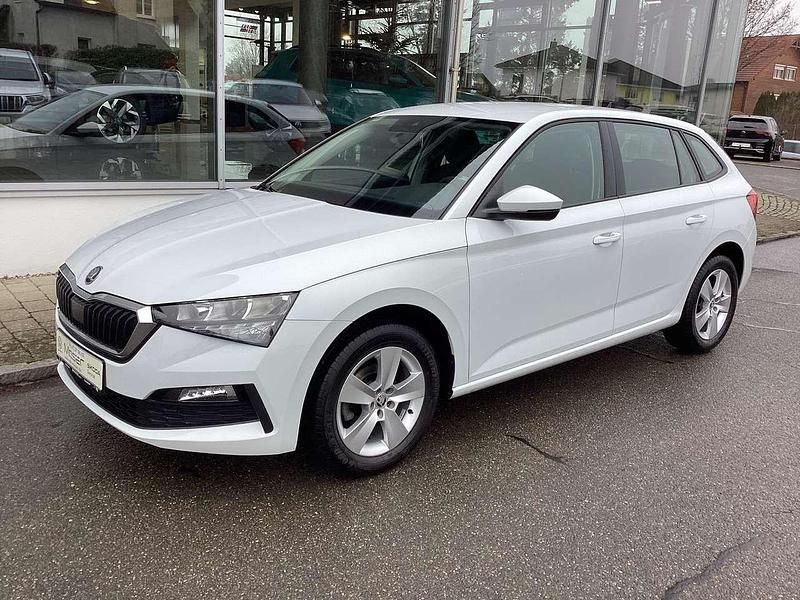 Gebraucht Skoda Scala Cool Plus 110 PS (80 kW) 2021 Weiß Kleinwagen