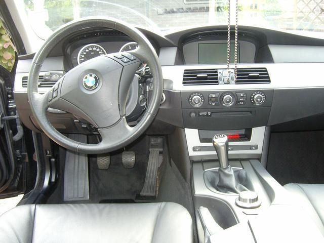 Gebraucht BMW 523 241 PS (177 kW) 2006 Schwarz metallic Kombi