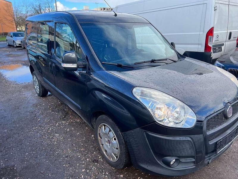 Gebraucht Fiat Doblò 101 PS (74 kW) 2011 Colore esterno (schwarz) Van / Kleinbus