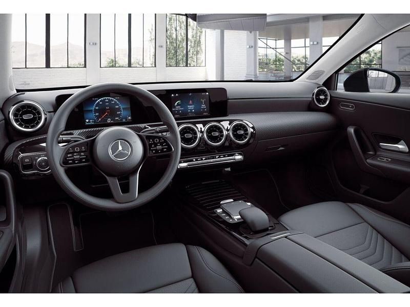 Gebraucht Mercedes A180 116 PS (85 kW) 2023 Metalliclack kosmosschwarz (metallic) Limousine