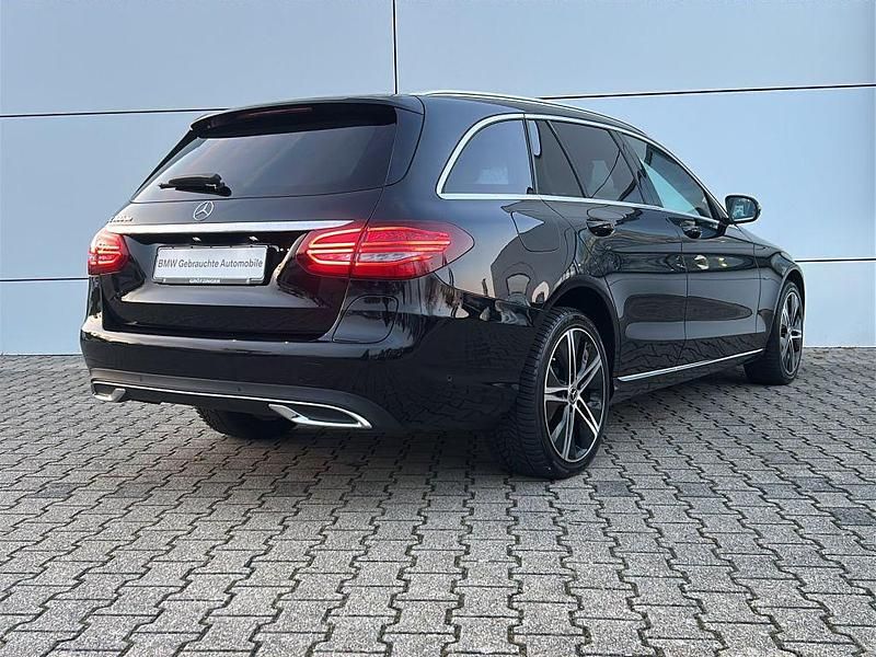 Gebraucht Mercedes C300 Avantgarde 194 PS (142 kW) 2021 Schwarz Limousine