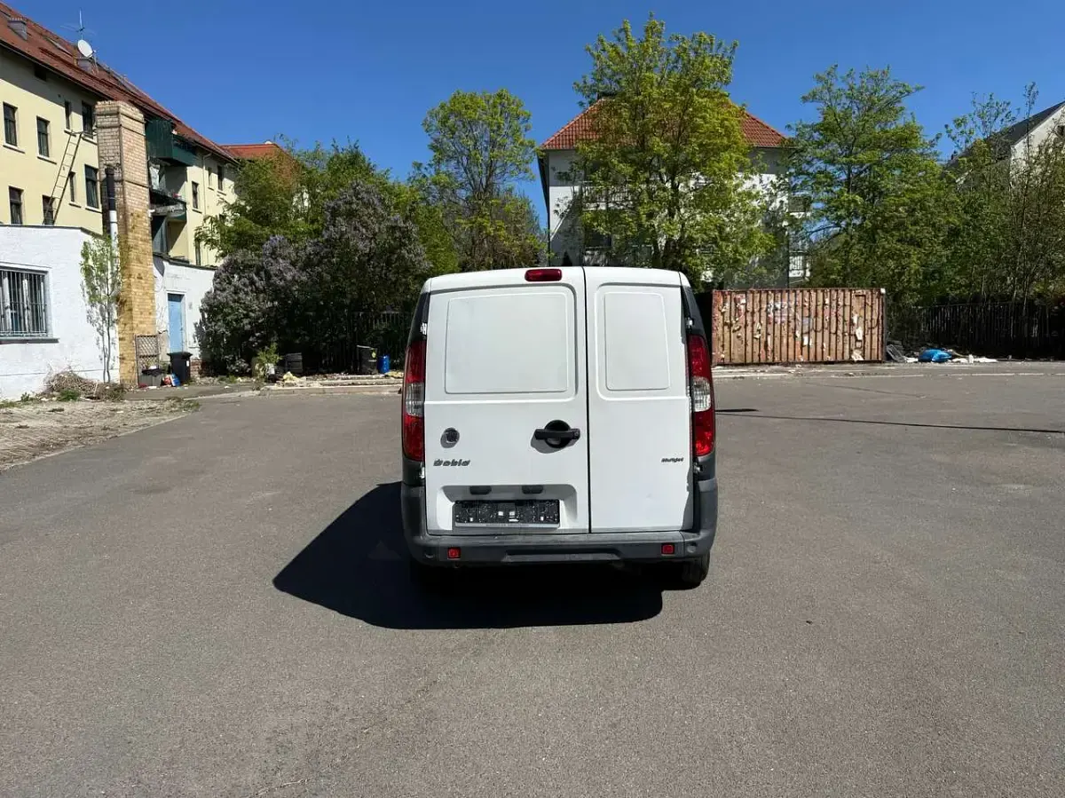 Gebraucht Fiat Doblò 75 PS (55 kW) 2009 Weiß Van / Kleinbus