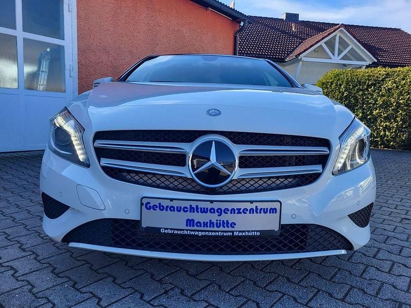 Gebraucht Mercedes A180 122 PS (89 kW) 2014 Weiß Limousine