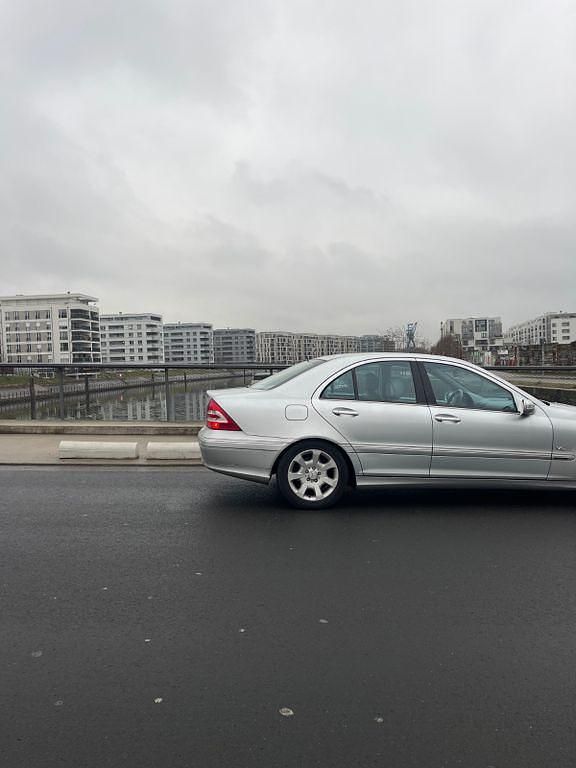 Second-hand Mercedes C280 231 CP (169 kW) 2006 Argintiu Berlinǎ