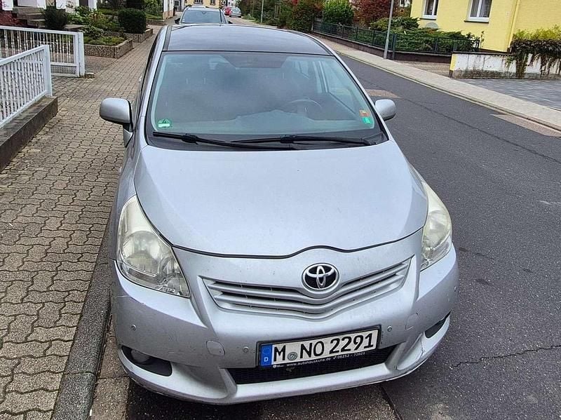 Gebraucht 2011 Toyota Verso Edition Van / Kleinbus | 2.500 € (Superpreis) - Bild 1/4