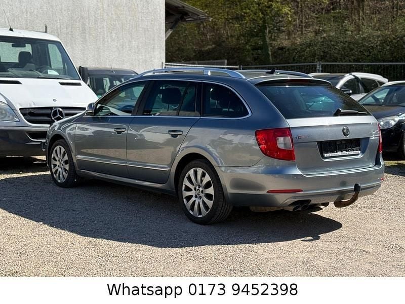 Gebraucht Skoda Superb Elegance 170 PS (125 kW) 2012 Grau Kombi