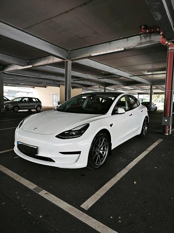 Weiß Gebraucht 2021 Tesla Model 3 Limousine | 25.999 € (Fairer Preis) - Bild 1/4