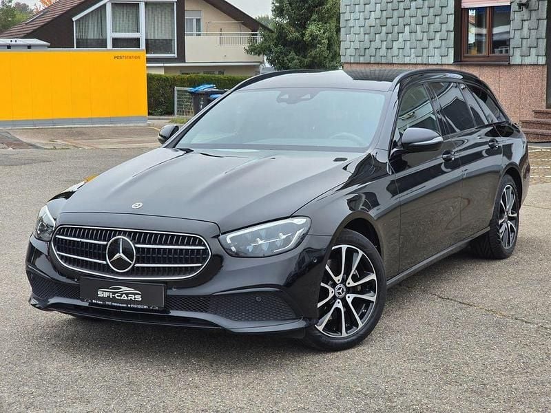 Schwarz Gebraucht 2021 Mercedes E220 Avantgarde Limousine | 28.990 € (Superpreis) - Bild 1/4