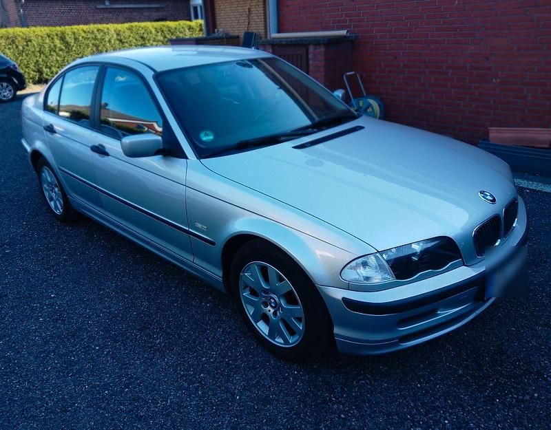Second-hand BMW 316 105 CP (77 kW) 2000 Argintiu Berlinǎ