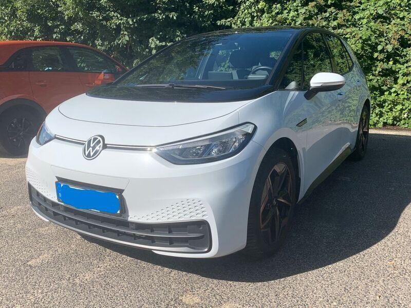 Weiß Gebraucht 2020 VW ID.3 Pro Performance Kleinwagen | 22.000 € (Etwas zu teuer) - Bild 1/4
