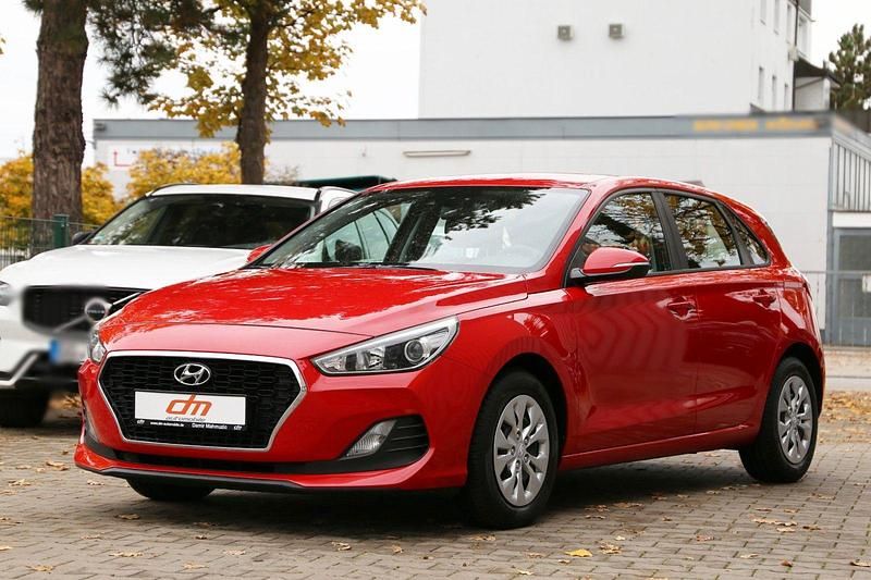 Rot Gebraucht 2019 Hyundai i30 Select Kombi | 13.390 € (Fairer Preis) - Bild 1/4