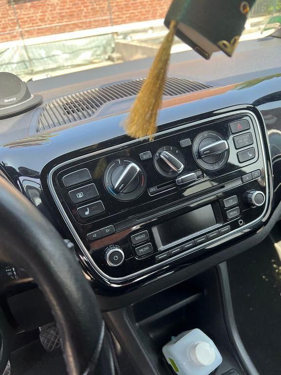 Schwarz Gebraucht 2016 VW up! Kleinwagen | 7.400 € (Guter Preis) - Bild 1/4