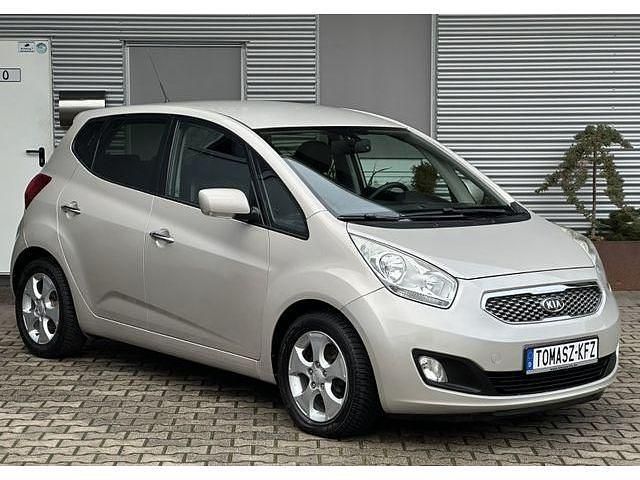Champagnersilber metallic (qu Gebraucht 2011 Kia Venga Spirit Kleinwagen | 4.490 € - Bild 1/4