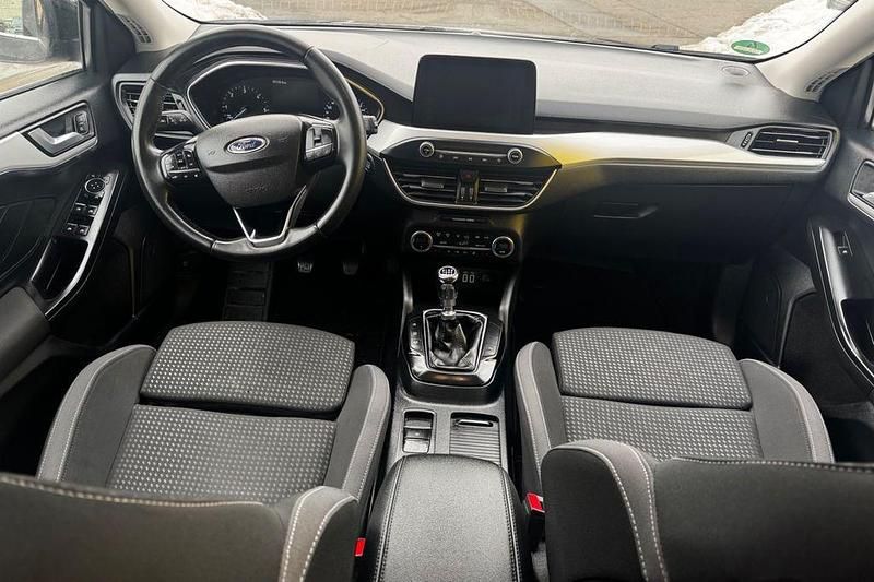 Gebraucht Ford Focus Cool & Connect 120 PS (88 kW) 2021 Schwarz Limousine