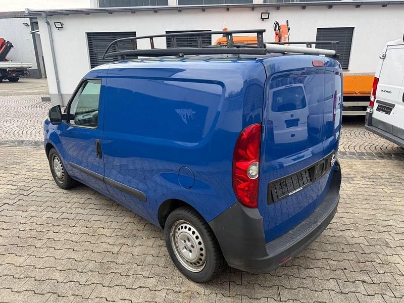 Second-hand Opel Combo 95 CP (69 kW) 2013 Albastru Monovolum