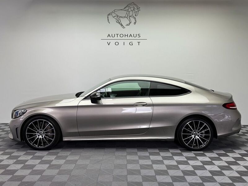 Mojavesilber metalliclack Gebraucht 2019 Mercedes C300 AMG line Coupé | 34.500 € (Fairer Preis) - Bild 1/4