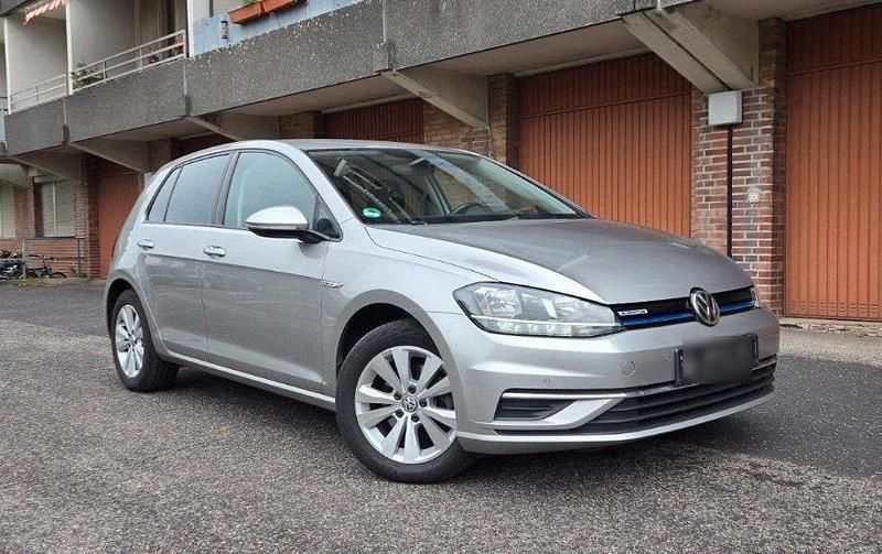 Grau Gebraucht 2019 VW Golf Limousine | 13.800 € (Superpreis) - Bild 1/4