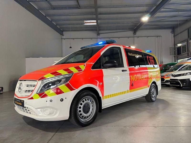 Weiß Gebraucht 2018 Mercedes Vito Kombi | 38.500 € - Bild 1/4