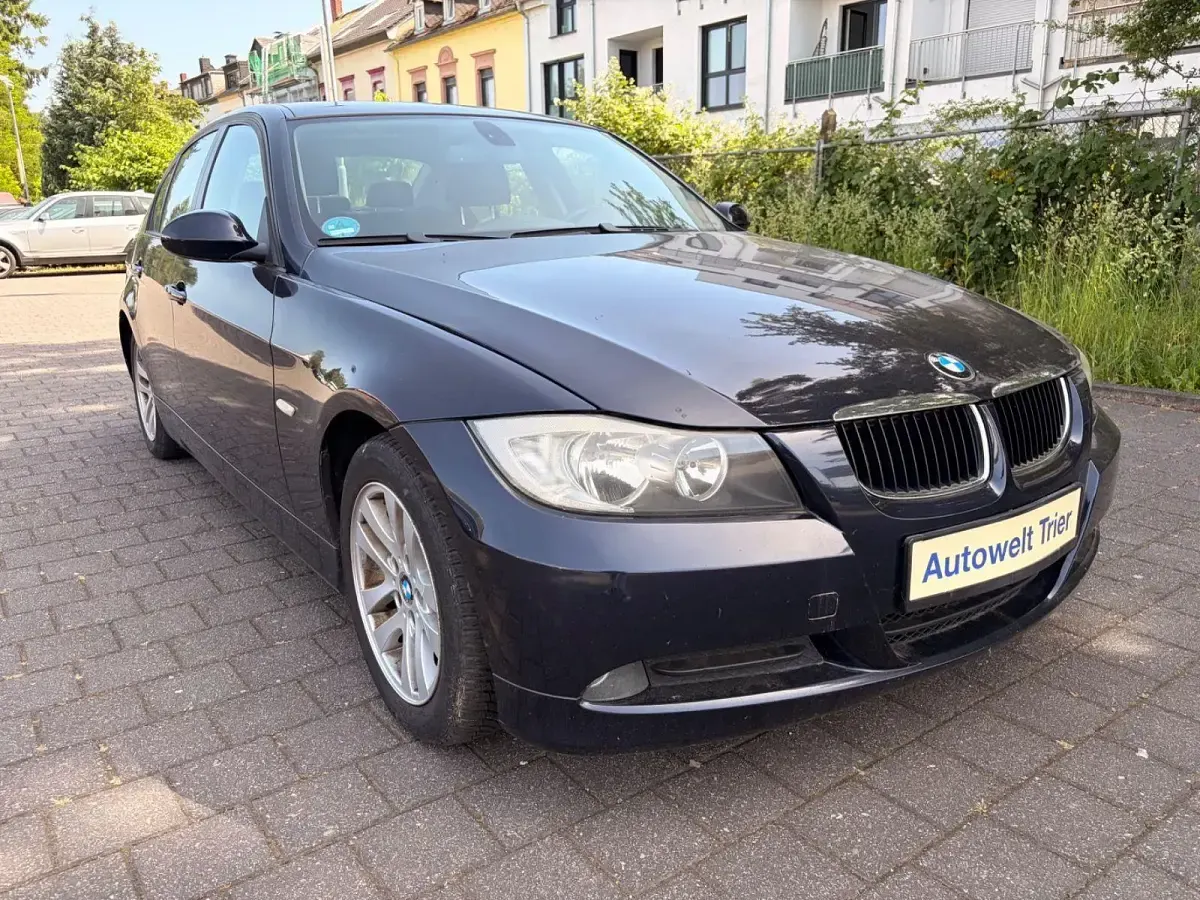 Gebraucht BMW 318 122 PS (89 kW) 2009 Blau Limousine