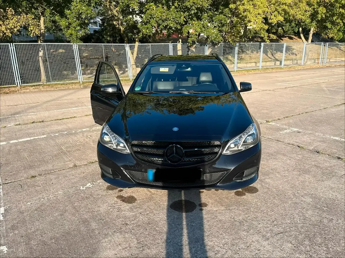 Gebraucht Mercedes E200 AMG line 136 PS (100 kW) 2015 Schwarz Kombi
