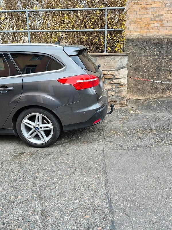 Gebraucht Ford Focus 116 PS (85 kW) 2015 Grau Kombi