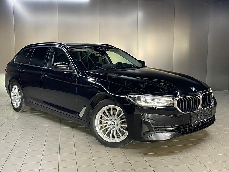 Schwarz Gebraucht 2021 BMW 530e Sport Line Limousine | 22.950 € (Superpreis) - Bild 1/4