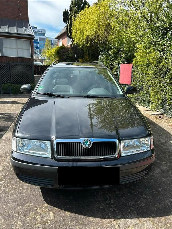 Gebraucht Skoda Octavia 102 PS (75 kW) 2010 Schwarz Kombi