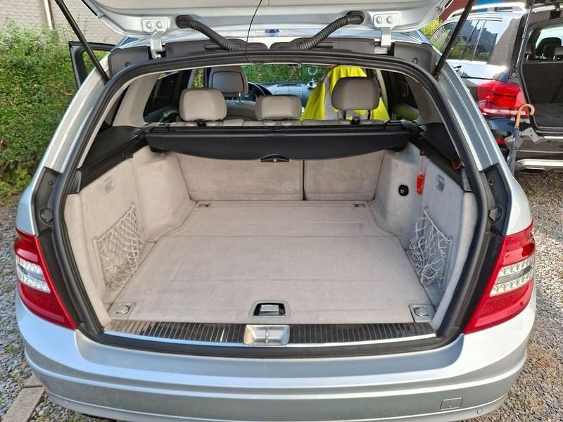 Silber Gebraucht 2010 Mercedes C200 Limousine | 5.500 € (Fairer Preis) - Bild 1/4