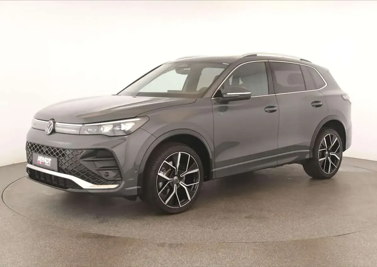 Gebraucht VW Tiguan R-line 193 PS (141 kW) 2024 Delfingrau SUV