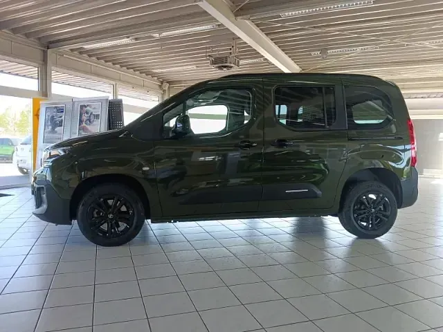 Neu Citroën Berlingo 131 PS (96 kW) 2026 Gruen Van / Kleinbus