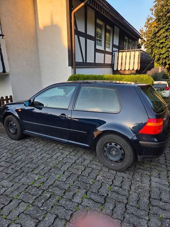 Blau Gebraucht 1998 VW Golf IV Basis Limousine | 660 € (Superpreis) - Bild 1/4