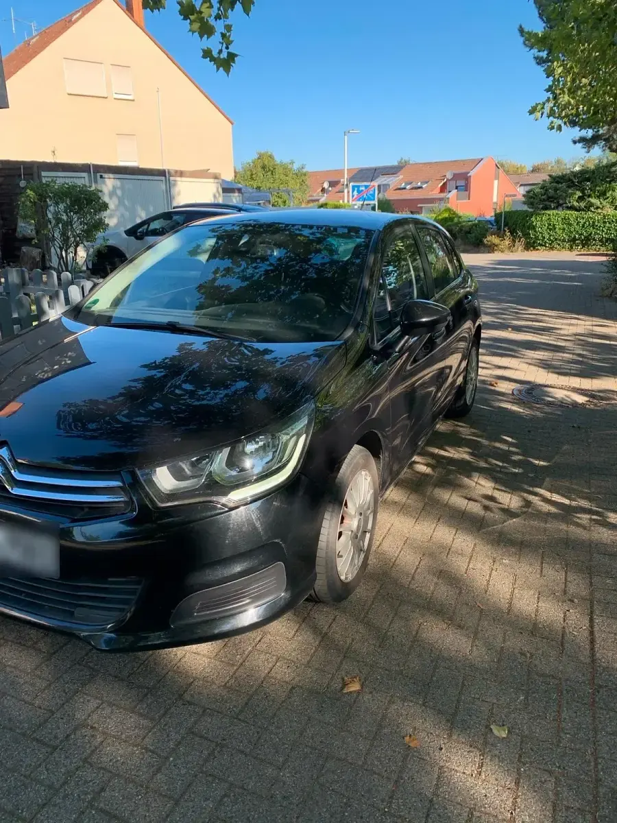 Gebraucht Citroën C4 SELECTION 131 PS (96 kW) 2015 Schwarz Limousine