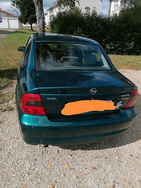Andere farben Gebraucht 2000 Opel Vectra Limousine | 1.200 € (Fairer Preis) - Bild 1/2
