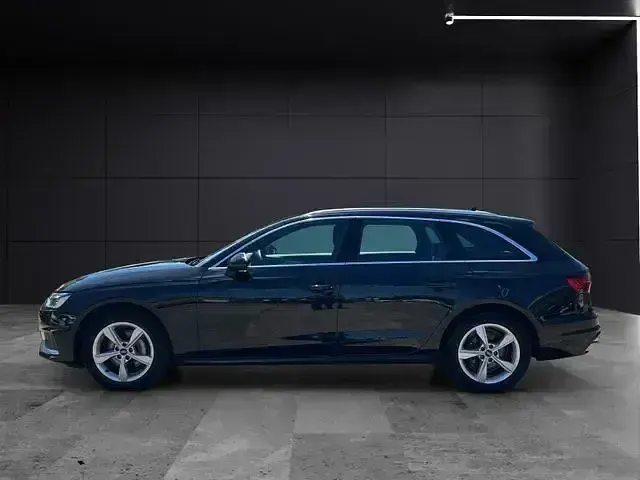 Gebraucht Audi A4 Advanced 204 PS (150 kW) 2021 Mythosschwarz metallic Kombi