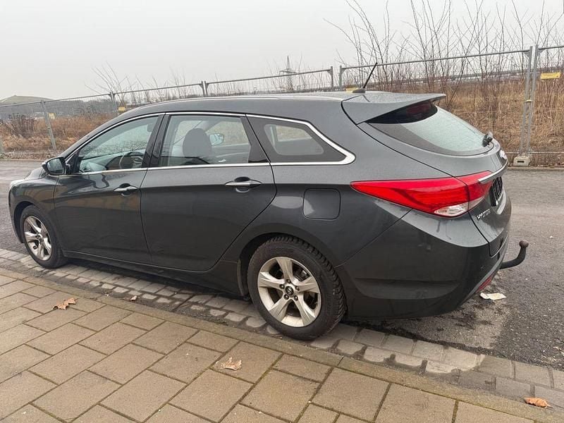 Gebraucht Hyundai i40 Premium 136 PS (100 kW) 2015 Grau Kombi