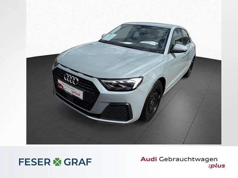 Pfeilgrau perleffekt Gebraucht 2024 Audi A1 Sportback Basis Kleinwagen | 24.980 € (Guter Preis) - Bild 1/4