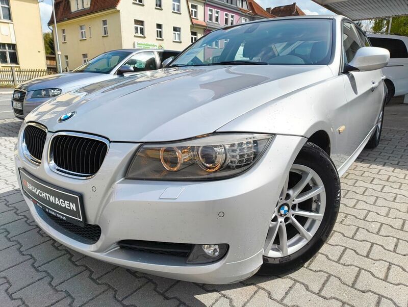 Silber Gebraucht 2011 BMW 320 Limousine | 9.380 € (Teuer) - Bild 1/4