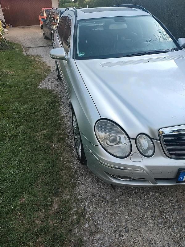 Silber Gebraucht 2007 Mercedes E280 Avantgarde Kombi | 6.000 € - Bild 1/4